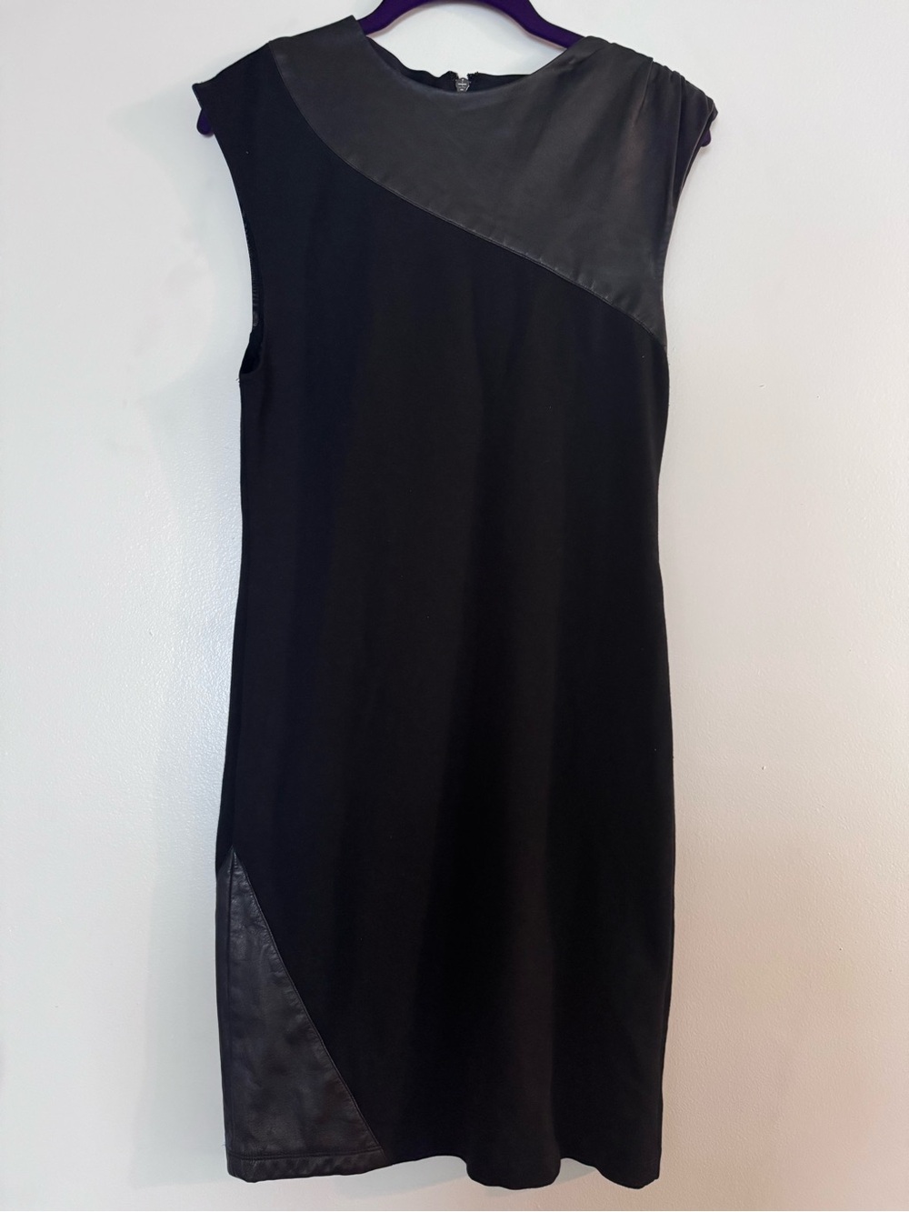 ALICE + OLIVIA Black Sleeveless Sheath Dress with Leather Trim